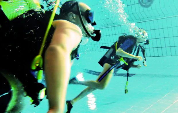 Tauchschnupperkurs im Pool Bremen - 1