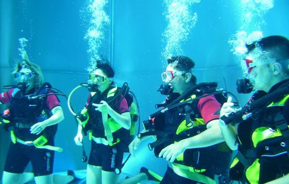Tauchschnupperkurs im Pool Nürnberg