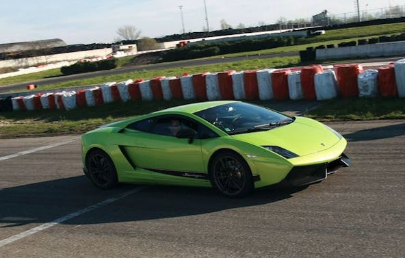 Lamborghini fahren in Turin (5 Runden)