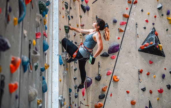 Klettern für Einsteiger mit Hochseilgarten Köln