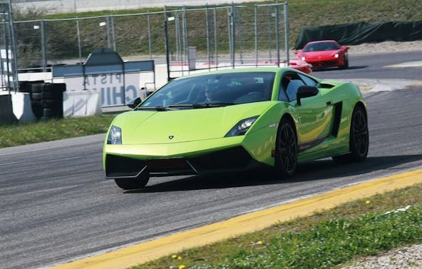 Lamborghini & Geländewagen fahren in Mailand  (5 Runden)