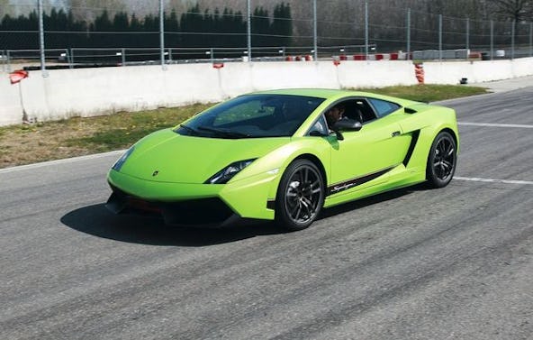 Lamborghini fahren auf der Rennstrecke Monza bei Mailand (1 Runde)
