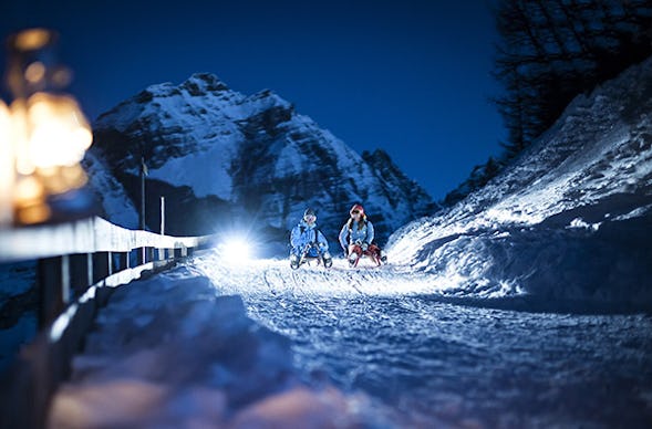 Kurzurlaub mit Rodeln & Skifahren bei Nacht in Tirol für 2