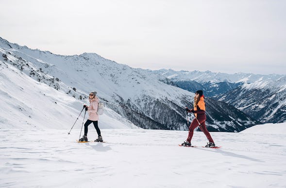 Außergewöhnlich Übernachten Tirol mit Schneeschuhwanderung