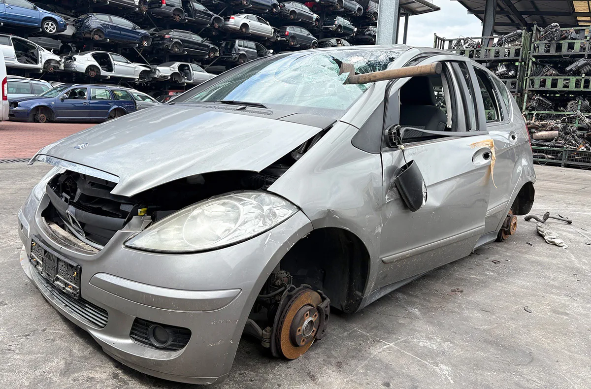 Auto zertrümmern Schloß Holte-Stukenbrock - 1