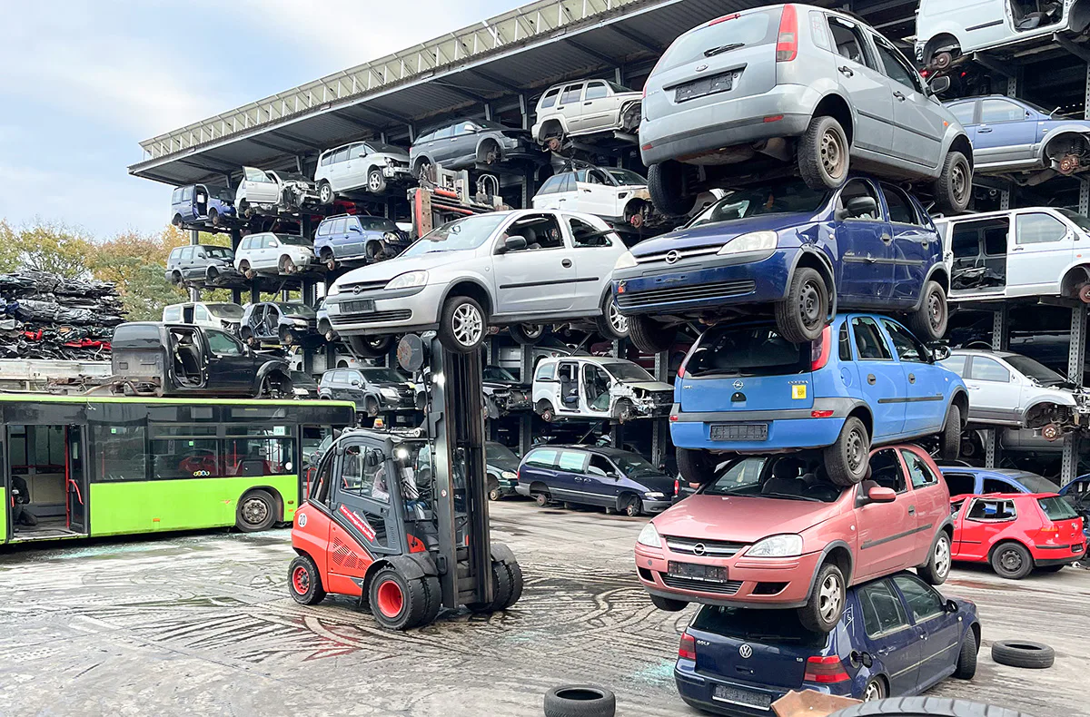 Auto zertrümmern Schloß Holte-Stukenbrock - 5