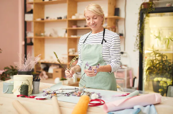 Buchstaben mit Trockenblumen selber machen Pliening