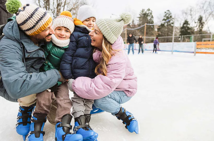 Eislaufen Berlin für 2 Erwachsene und 2 Kinder (Fr-So)