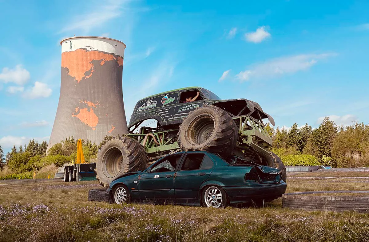 Monster-Truck fahren Burgstall (mit Car Crashing) - 2
