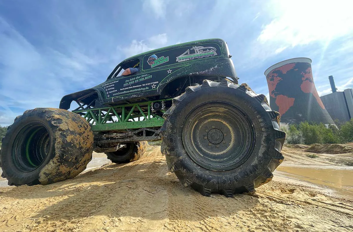 Monster-Truck fahren Burgstall (mit Car Crashing) - 5