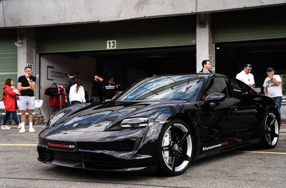 Renntaxi Plainfeld (Porsche Taycan)