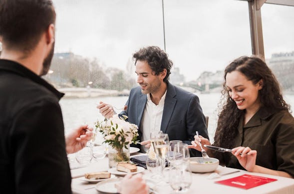 Bootsfahrt auf der Seine in Paris mit Dinner