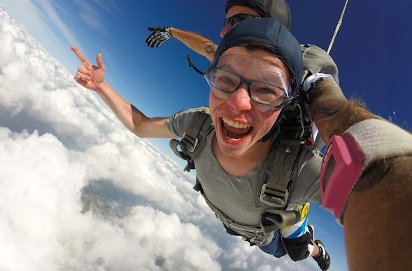 Tandemfallschirmsprung Mosbach aus Helikopter